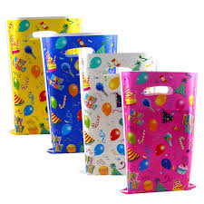 Pochette anniversaire garçon (100g mix bonbons &cadeaux )